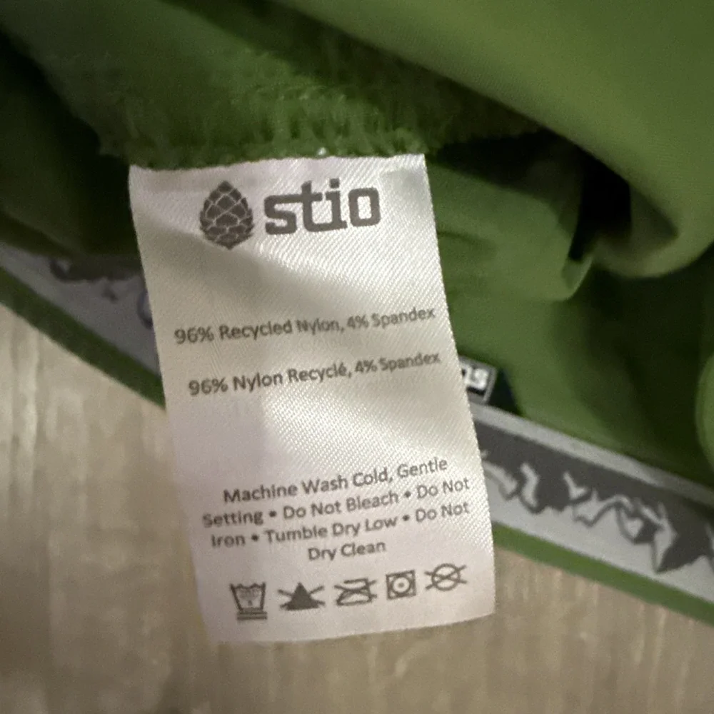 Stio Shorts Mens 38 Green 10 Inch Hiking Walking Lightweight Zip Pockets Outdoor
